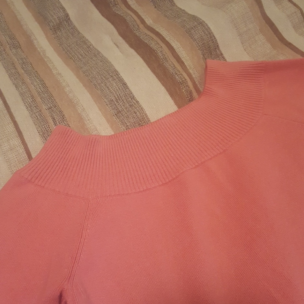 2 sweaters - Picture 4 of 5